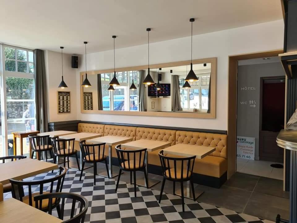 Hotel-Cafe Du Trinquet Камбо-ле-Бен Екстериор снимка