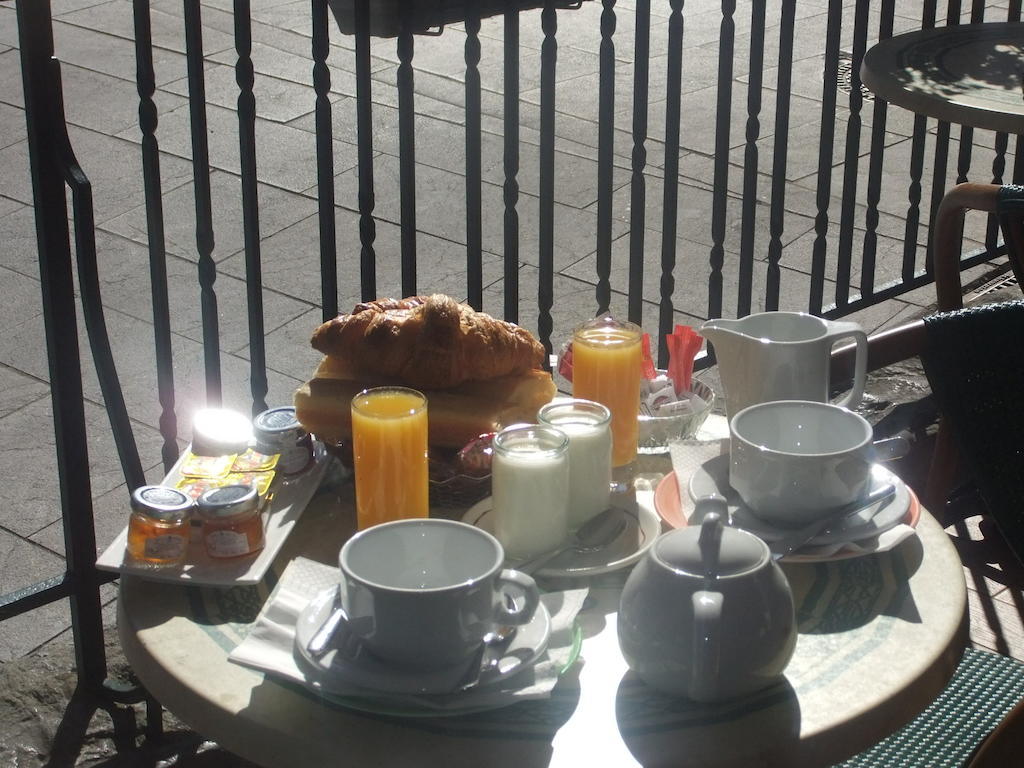 Hotel-Cafe Du Trinquet Камбо-ле-Бен Екстериор снимка