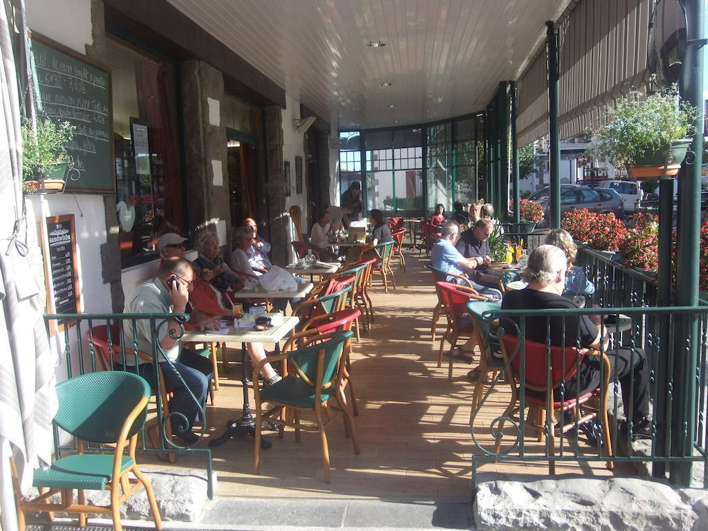 Hotel-Cafe Du Trinquet Камбо-ле-Бен Екстериор снимка