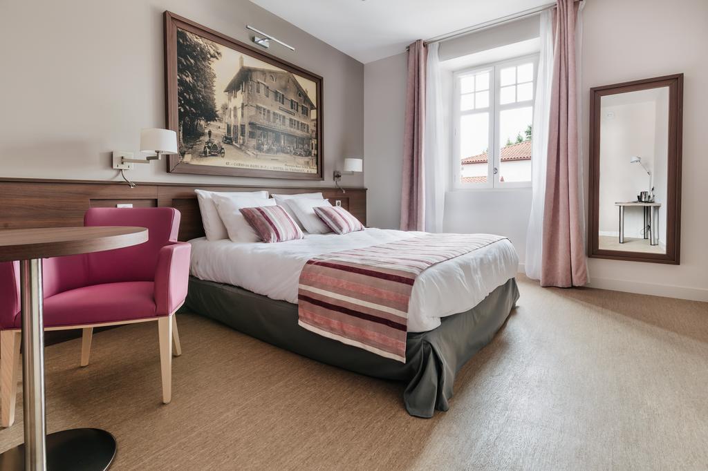 Hotel-Cafe Du Trinquet Камбо-ле-Бен Екстериор снимка